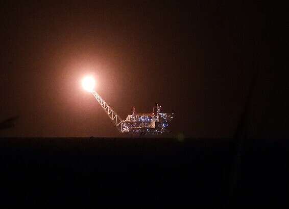 פיצוץ באסדת לוויתן // צילום: אלי אמזלג